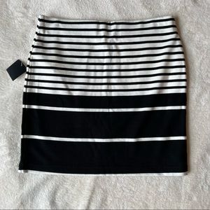 Forever 21 NWT Black and White Striped Short Mini Skirt